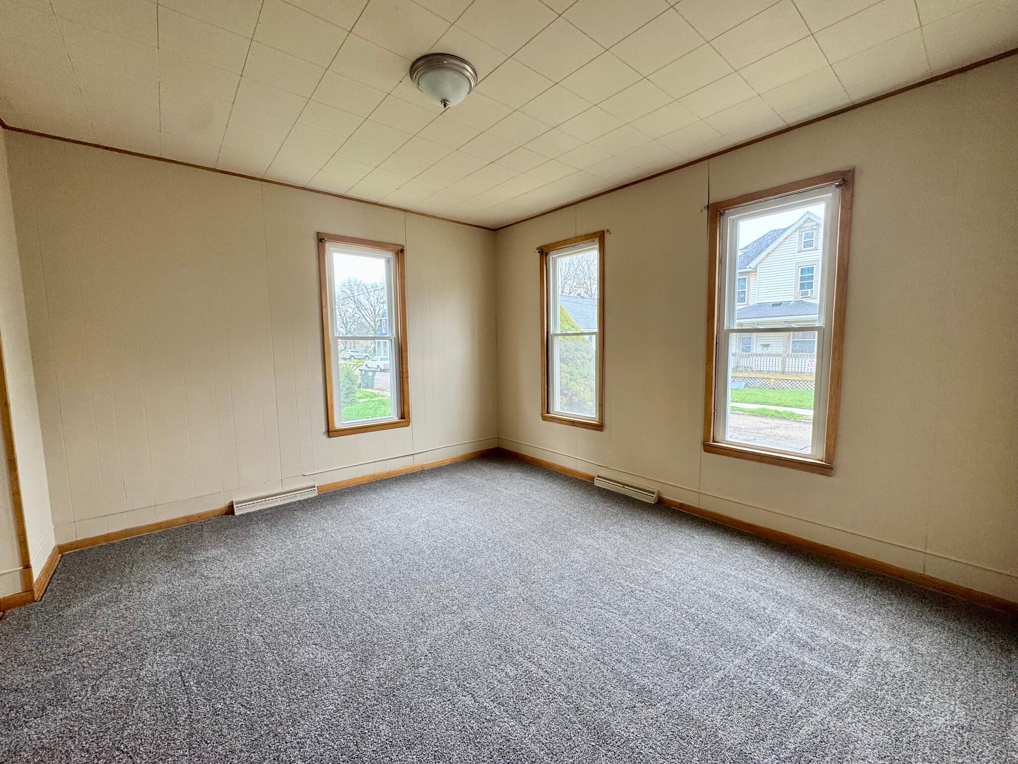 Building Photo - 601 Lincoln Ave NW