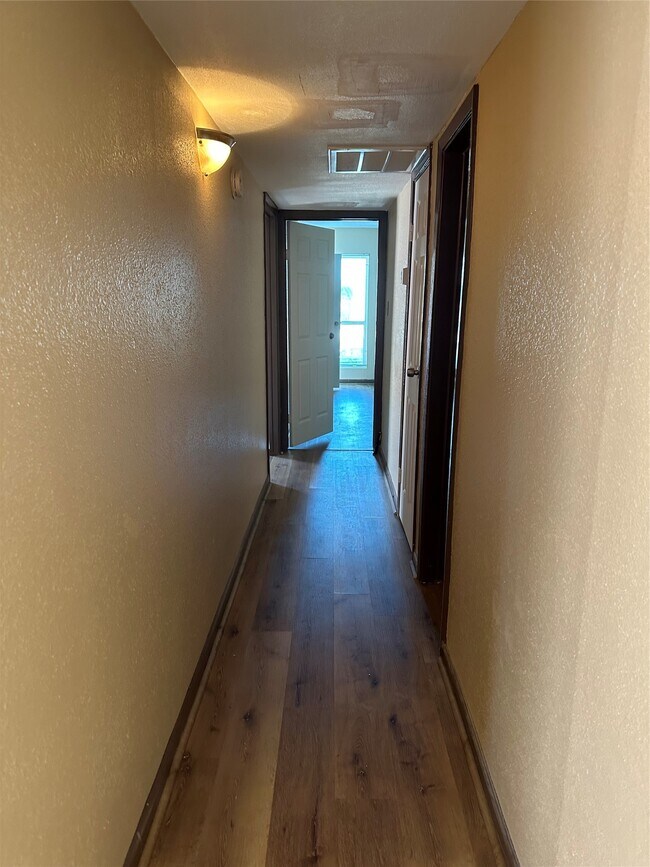 Building Photo - 10100 S Gessner Rd