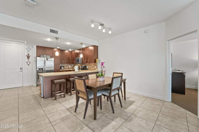 Building Photo - 5450 E Deer Valley Dr