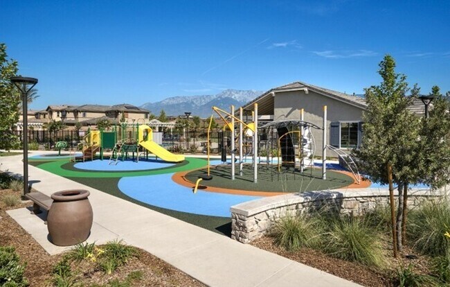 Building Photo - Private large 4 bed NextGen, with double living rooms, kitchens and laundries.