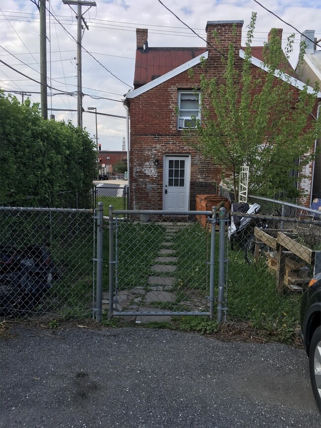 Building Photo - 100 S Market St