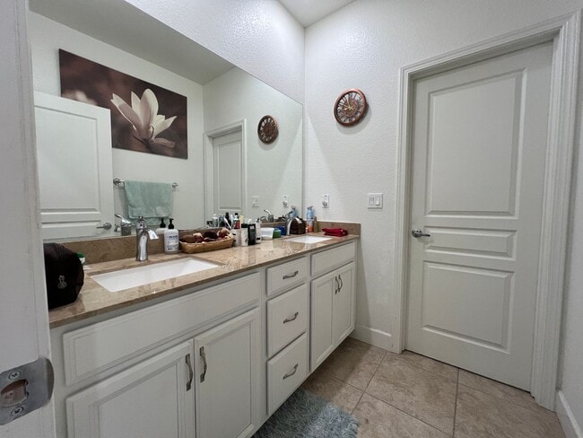 Building Photo - Beautiful 2 story home located in gated community of Wallis Ranch Dublin