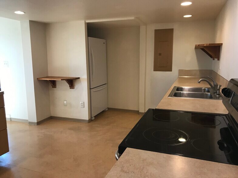 Building Photo - 5202 37th Ave SW