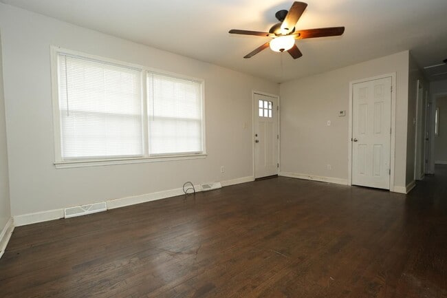 Building Photo - 4033 Fieldcrest Rd