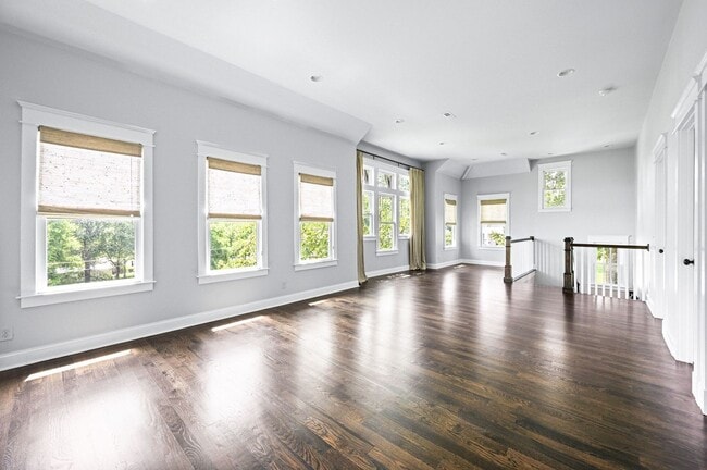 Building Photo - Stunning 4BE/3.5BA home in the heart of Gr...