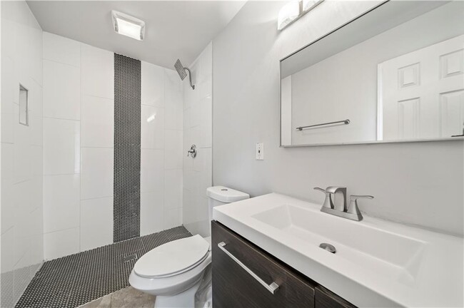 Building Photo - 2653 Tilson Rd