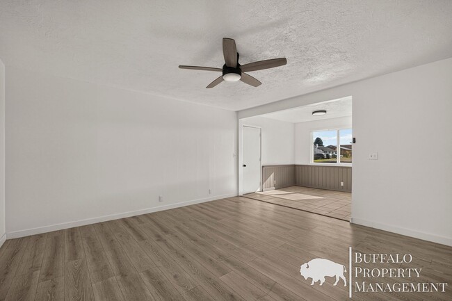 Building Photo - 578 Maple Leaf Dr