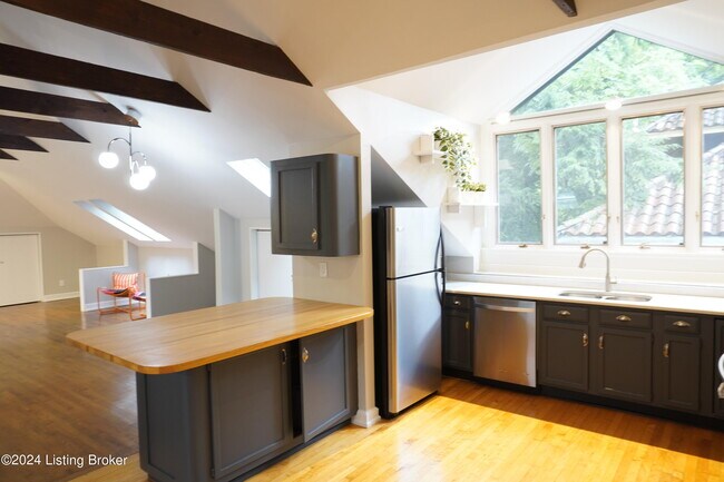 Building Photo - 2541 Cherokee Pkwy