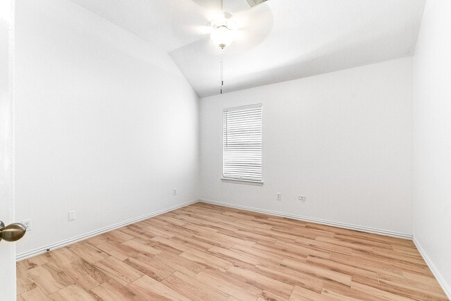 Building Photo - 28259 Daystrom Ln