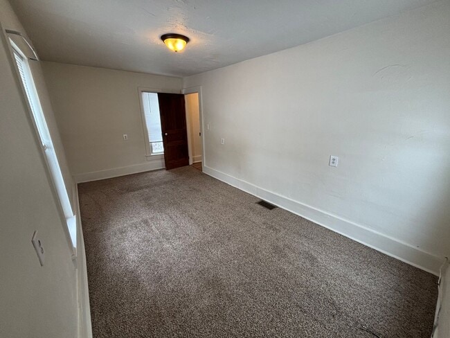 Building Photo - nbr638