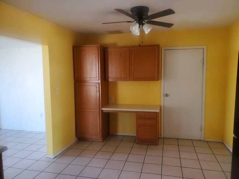 Building Photo - 8822 W Sahuaro Dr