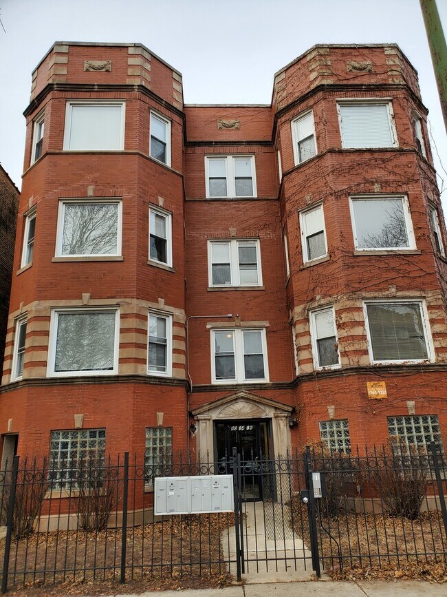 Primary Photo - 8016 S Ingleside Ave