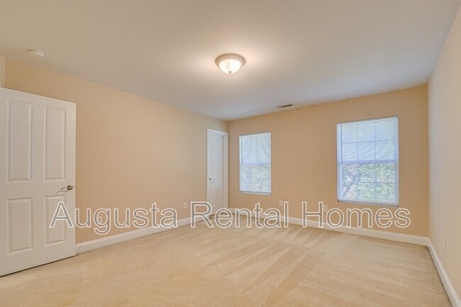 Building Photo - 200 Kline St