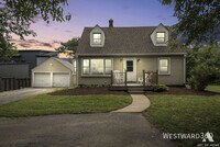 Building Photo - 923 W Plainfield Rd