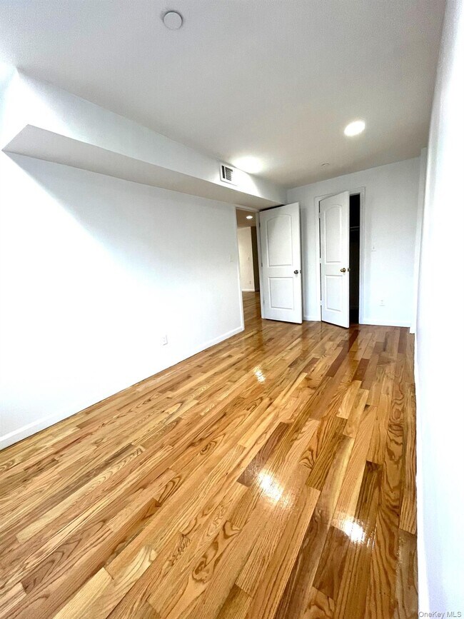 Building Photo - 104-27 38th Ave