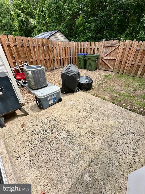 Building Photo - 1104 Wind Ridge Dr