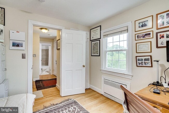 Building Photo - 609 Upland Pl