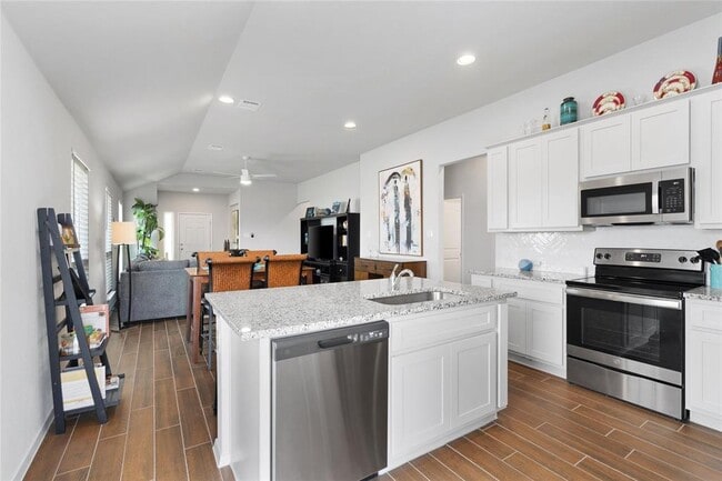 Building Photo - 208 Blue Agate Ct