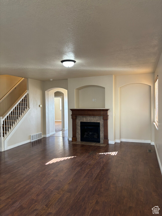 Entry / Living Room - 2827 W Bear Ridge Way