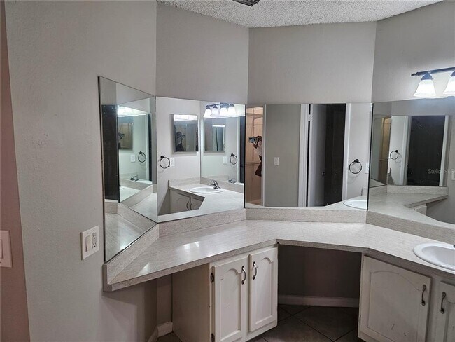 Building Photo - 4371 Aqua Vista Dr