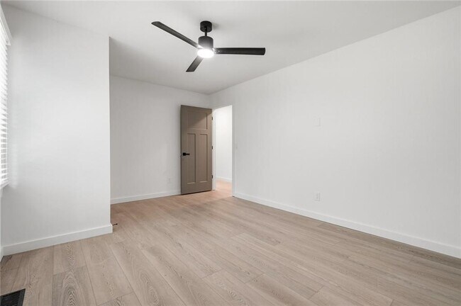 Building Photo - 26 Ridgeview Ct