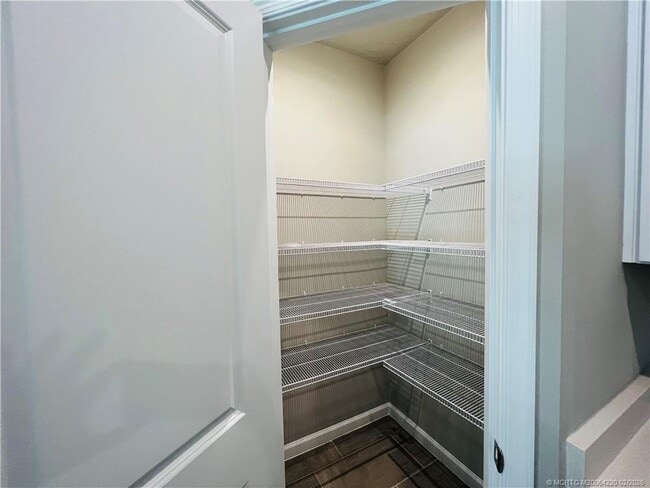 Building Photo - 3913 SE Mentmore Ln