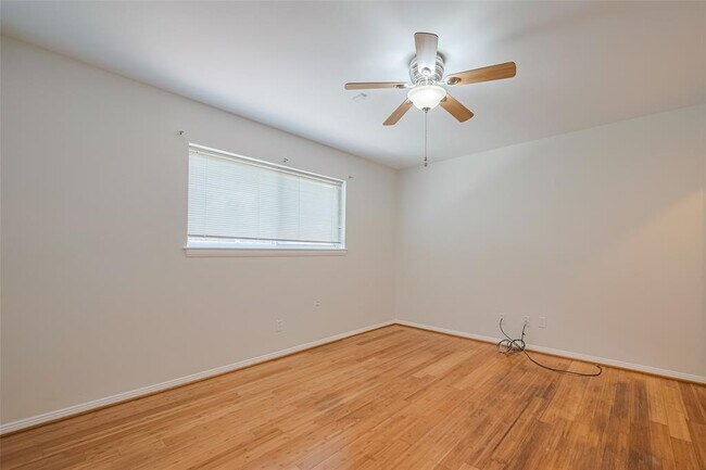 Building Photo - 5115 Kingfisher Dr