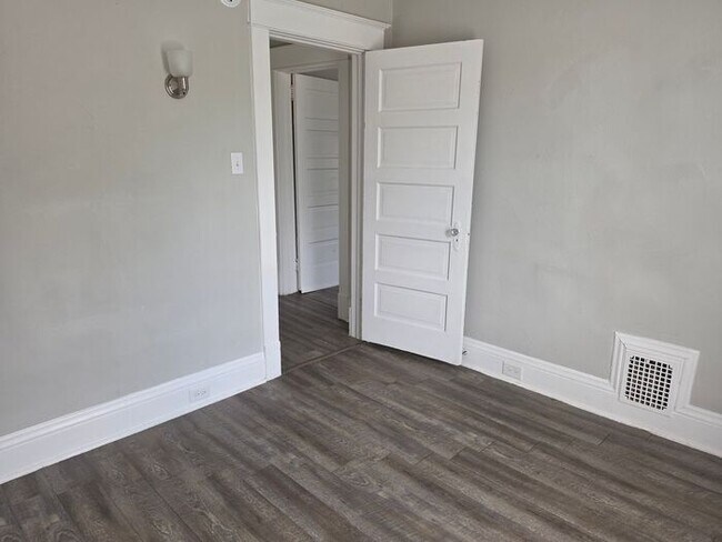Building Photo - Three Bedroom Single Family home