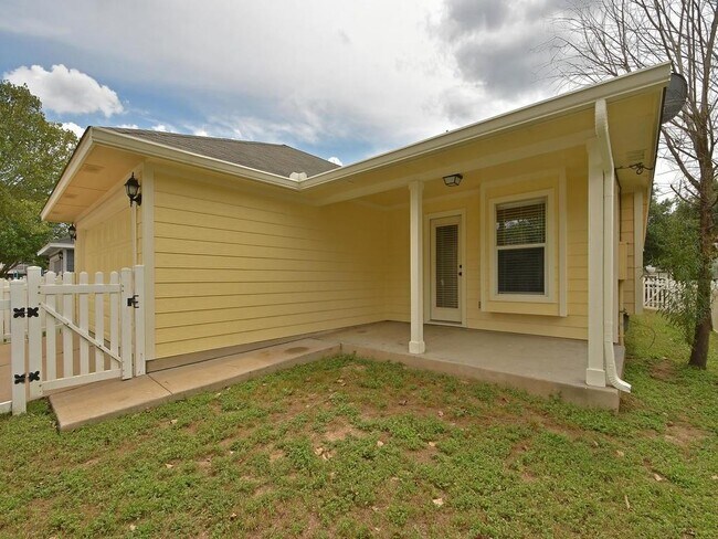 Building Photo - 136 Strawn