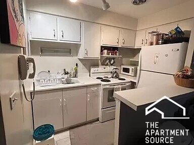 Building Photo - 744 W Gordon Terrace