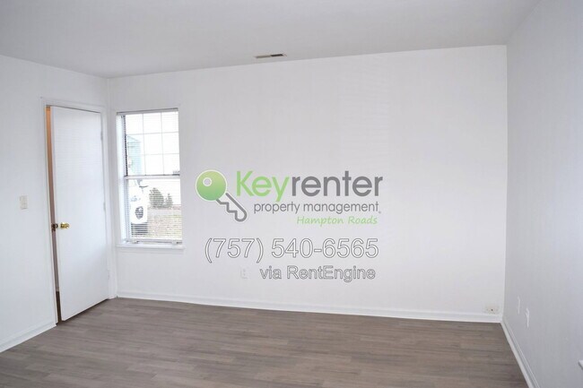 Building Photo - 579 Peregrine St