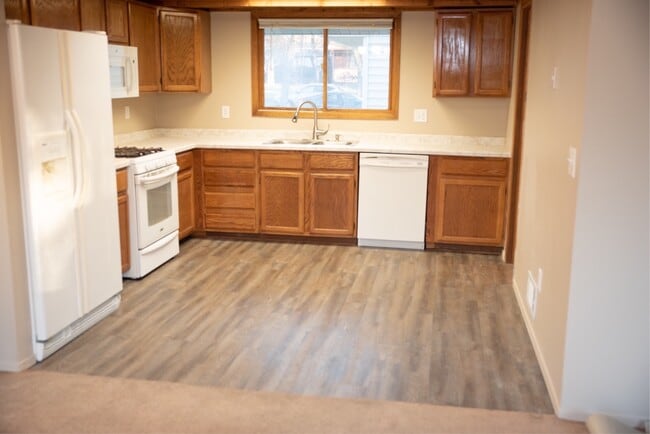 Building Photo - 10646 Hummingbird St NW