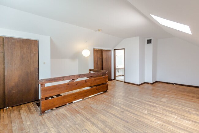 Building Photo - 1257 W Belden Ave