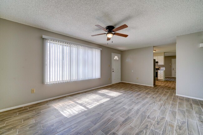 Building Photo - 5945 S Palm Dr