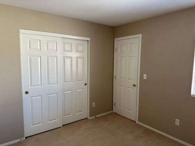 Building Photo - Stunning Home in a Gated Community