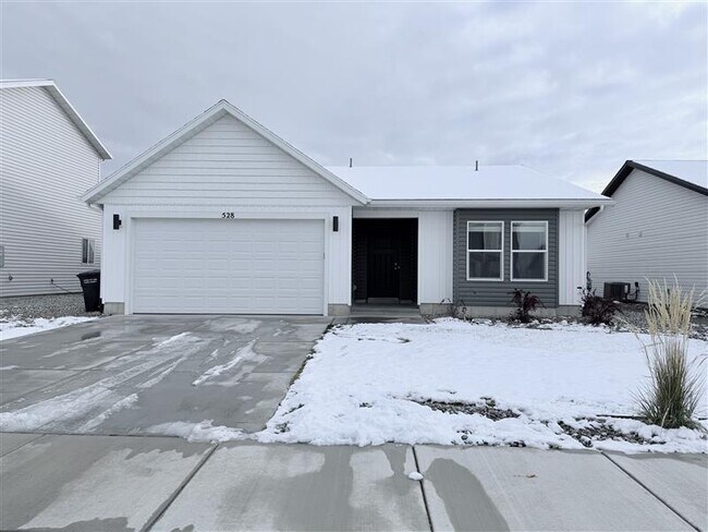 Building Photo - HC 528 C