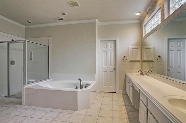 Building Photo - 4810 N Pine Brook Way