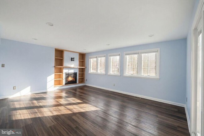 Building Photo - 808 Cottonwood Dr