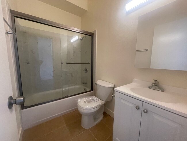 Building Photo - 558 BROADWAY-1