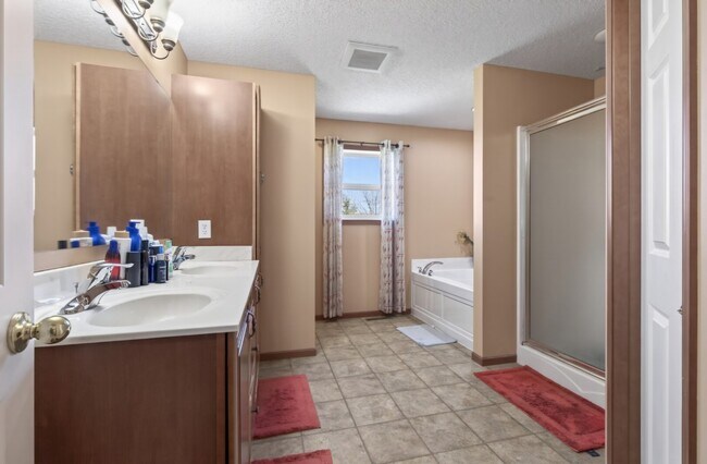 Building Photo - 15275 Plumstone Dr