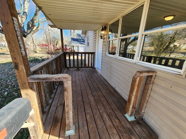 Building Photo - Spacious 3-Bedroom, 1-Bathroom Home AVAILABLE NOW!!