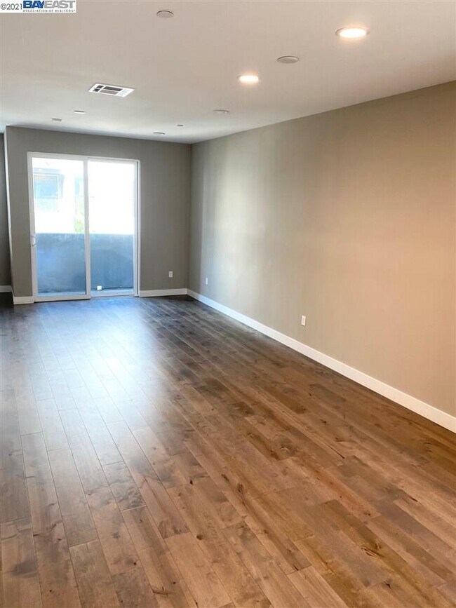 Building Photo - 1443 Oak Alley