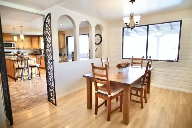 Building Photo - 4 Bedroom Furnished in Catalina Foothills ...