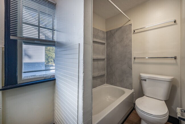 Building Photo - 849 Glenn St