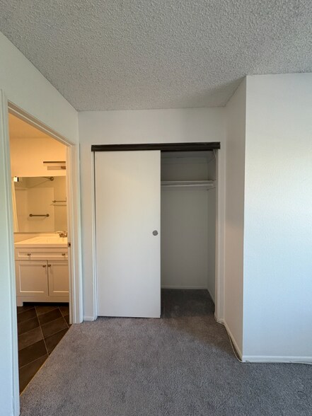 Building Photo - 6400 Kraft Ave