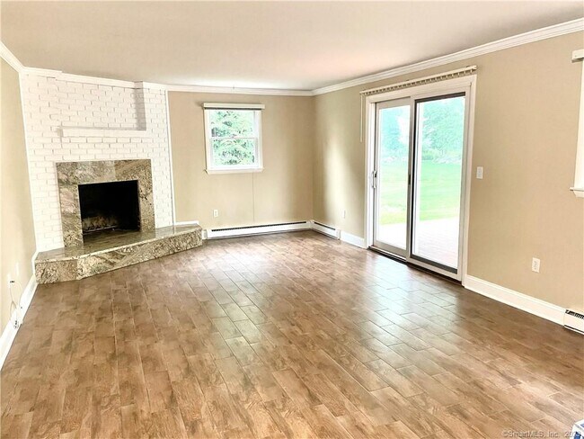 Building Photo - 98 Soundview Dr