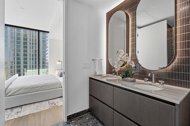 Building Photo - 610 Davis St