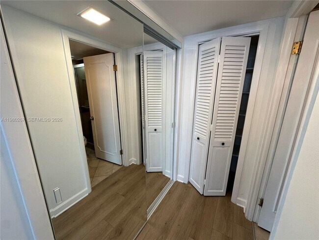 Building Photo - 6039 Collins Ave