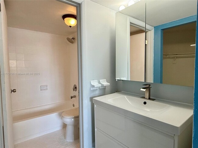 Building Photo - 7125 Bonita Dr