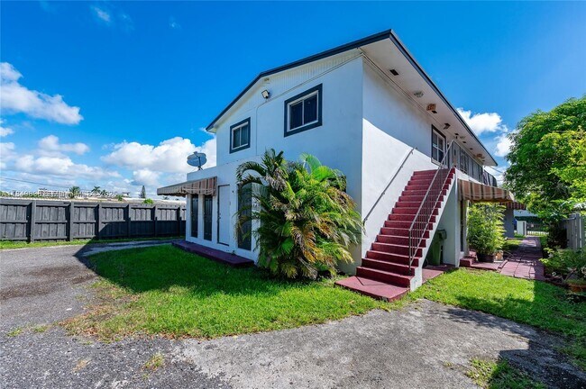 Building Photo - 520 SW Krome Terrace